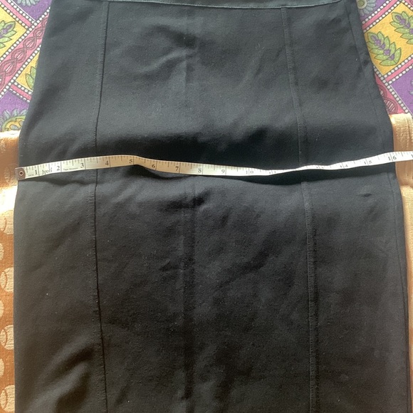 VERO MODA stretchable fabric pencil black skirt. Grey piping at waist. - Picture 8 of 9